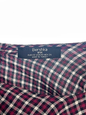 xs Beden çeşitli Renk Bershka Bluz %70 İndirimli.