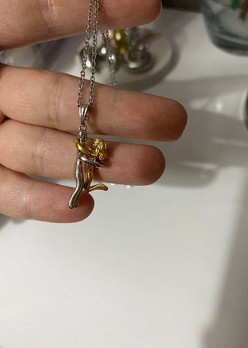Zincir Detaylı Altın Renkli Midi Kolye - Görsel 2
