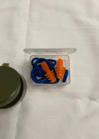 Yeşil Plastik Kulak Tıkacı Seti ve Kutusu - Görsel 3