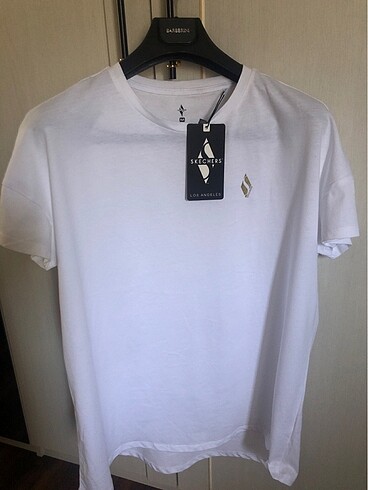 Skechers tshirt