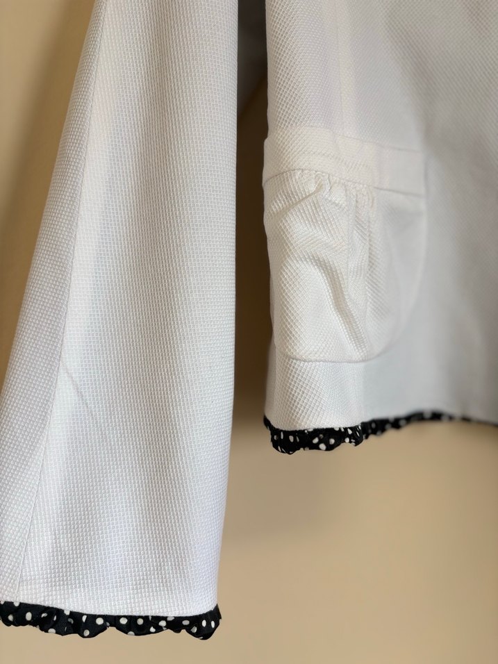 Beyaz Ceket Kadın - Görsel 4