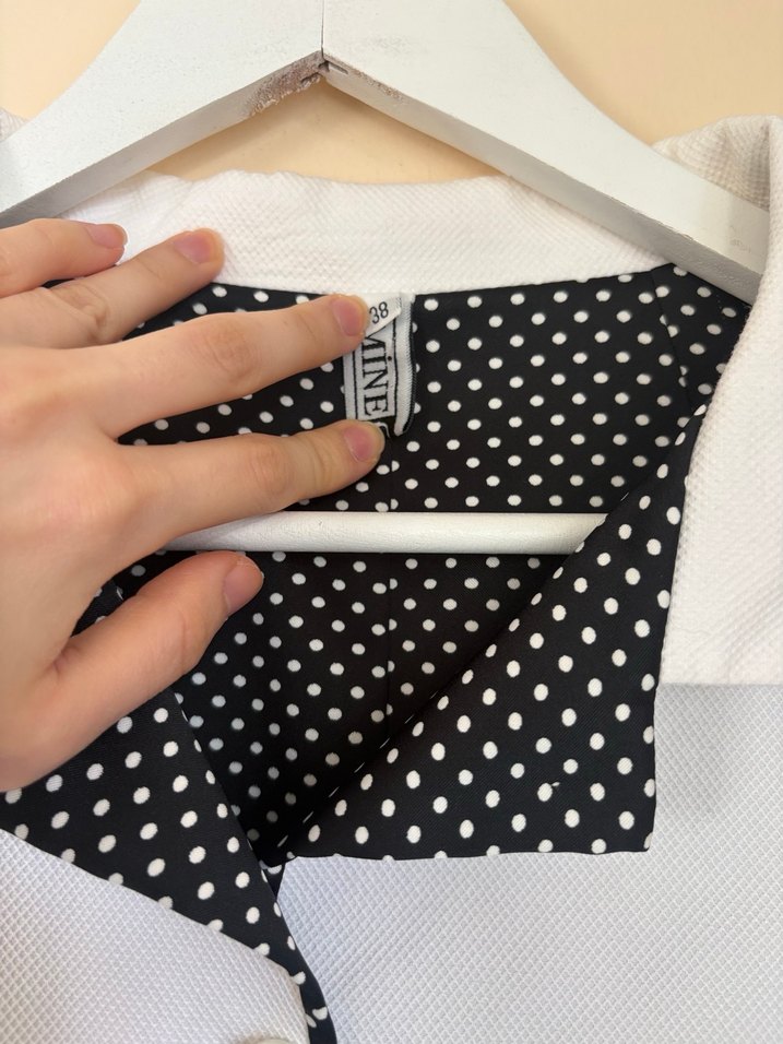 Beyaz Ceket Kadın - Görsel 3