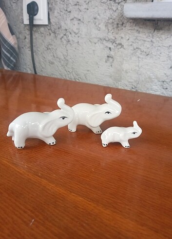 Alman Porselen mini fil ailesi