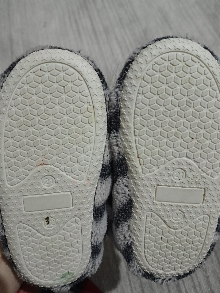 Kız Çocuk Bohem Gri Zebra Desenli Peluş Ev Terliği - Görsel 2