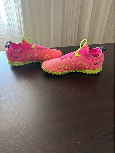 39 Beden pembe Renk Nike airzoom halısaha ayakkabısı 38,5 numara