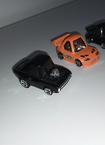  Beden Renk Hot wheels tooned 3'lü lot