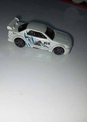  Beden Renk Hot wheels Godzilla Nissan skyline gt-r32