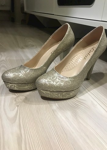 Gold topuklu ayakkabı - Görsel 3