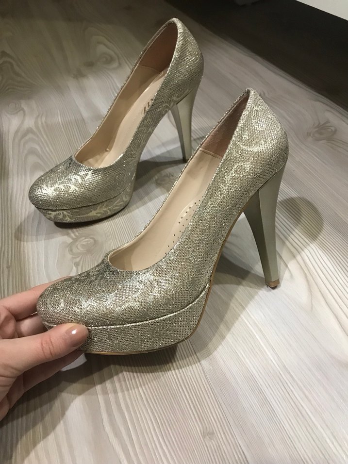 Gold topuklu ayakkabı - Görsel 2