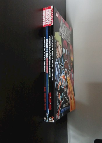 Beden Marvel Avengers Academy Çizgi Roman Seti