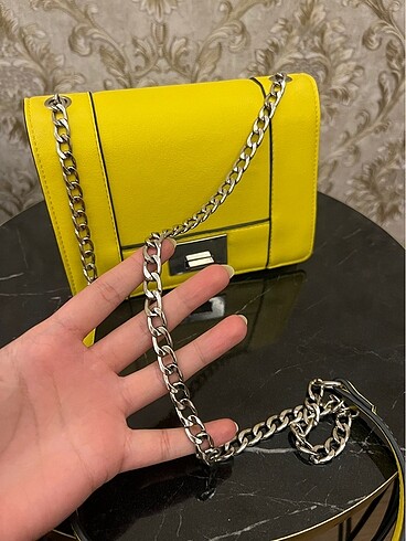 Beden sarı Renk Stradivarius küçük çanta yeni gibi sayılı kullandım
