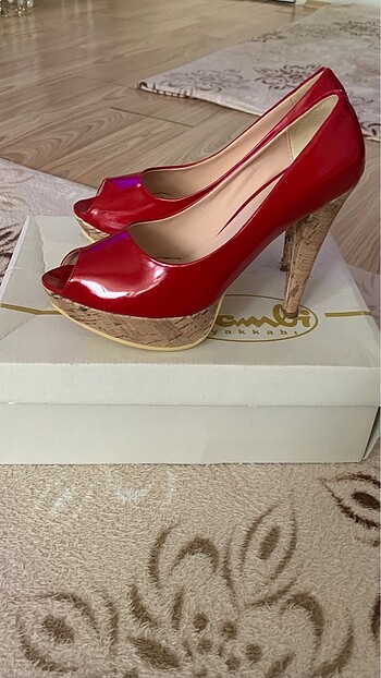 Bambi marka kırmızı topuklu ayakkabı