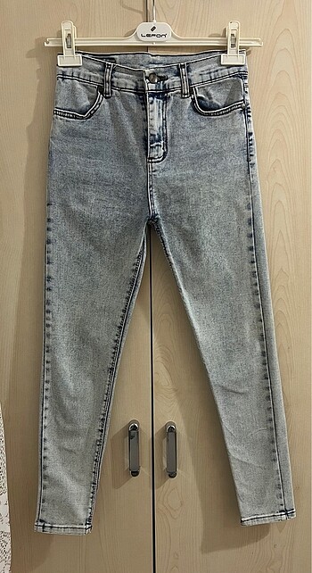 Mavi renk jean pantolon