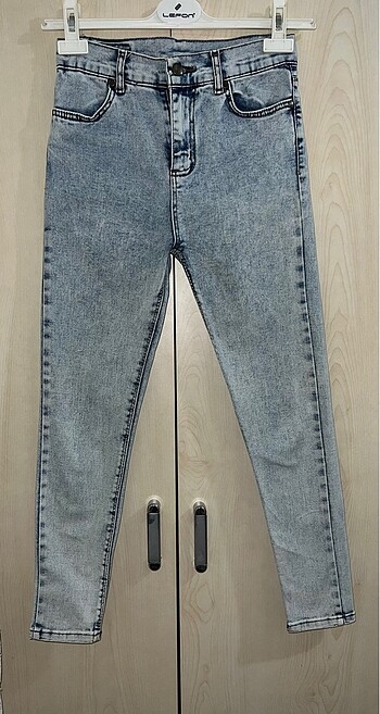 27 Beden Mavi renk jean pantolon