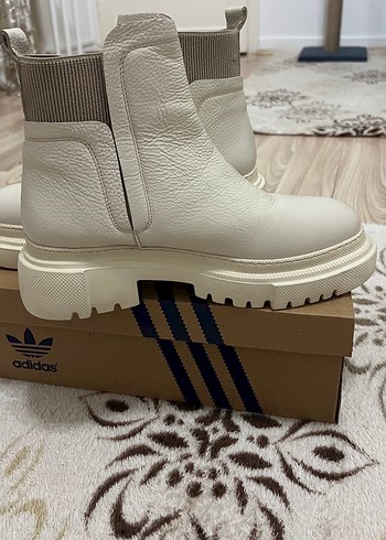 Kadın beyaz renk gerçek deri kalın taban bot - Görsel 4