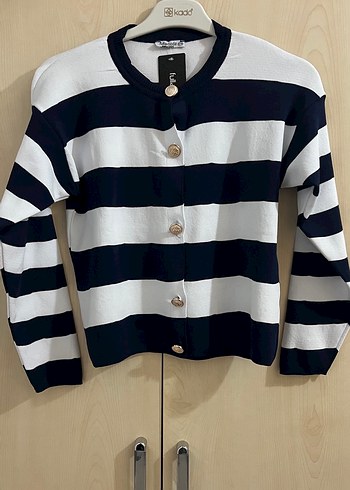 Düğmeli Çizgili Beyaz Kadın Hırka - Görsel 3