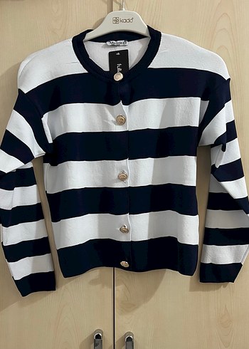 Düğmeli Çizgili Beyaz Kadın Hırka - Görsel 2