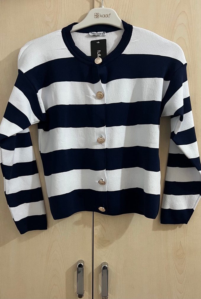 Düğmeli Çizgili Beyaz Kadın Hırka - Görsel 3