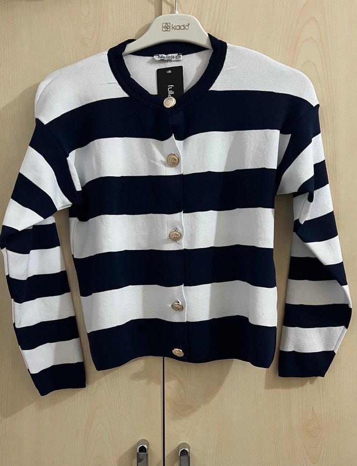 Düğmeli Çizgili Beyaz Kadın Hırka - Görsel 2