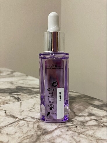 Beden Loreal Paris %1.5 Saf Hyalüronik Asit Serum 30ml