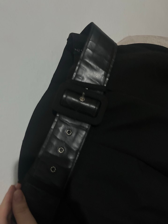 Kadın Siyah Deri Kemerli Mini Şort Etek - Görsel 3