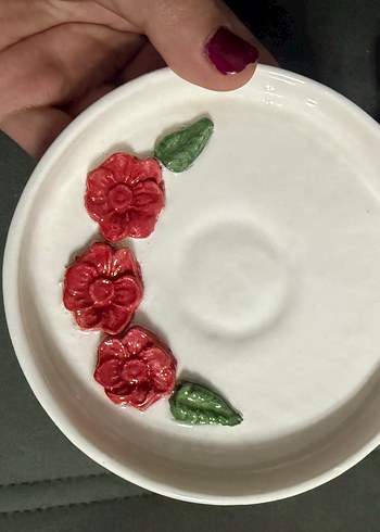 Çiçek Desenli Beyaz Seramik Fincan ve Tabak el yapımı - Görsel 2