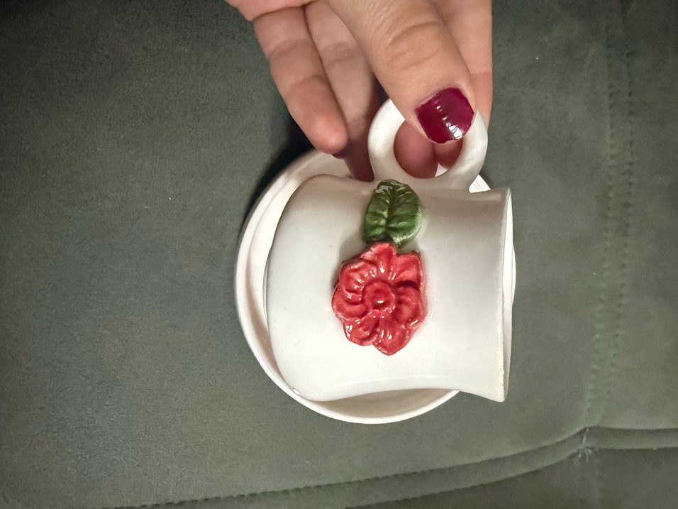 Çiçek Desenli Beyaz Seramik Fincan ve Tabak el yapımı - Görsel 3