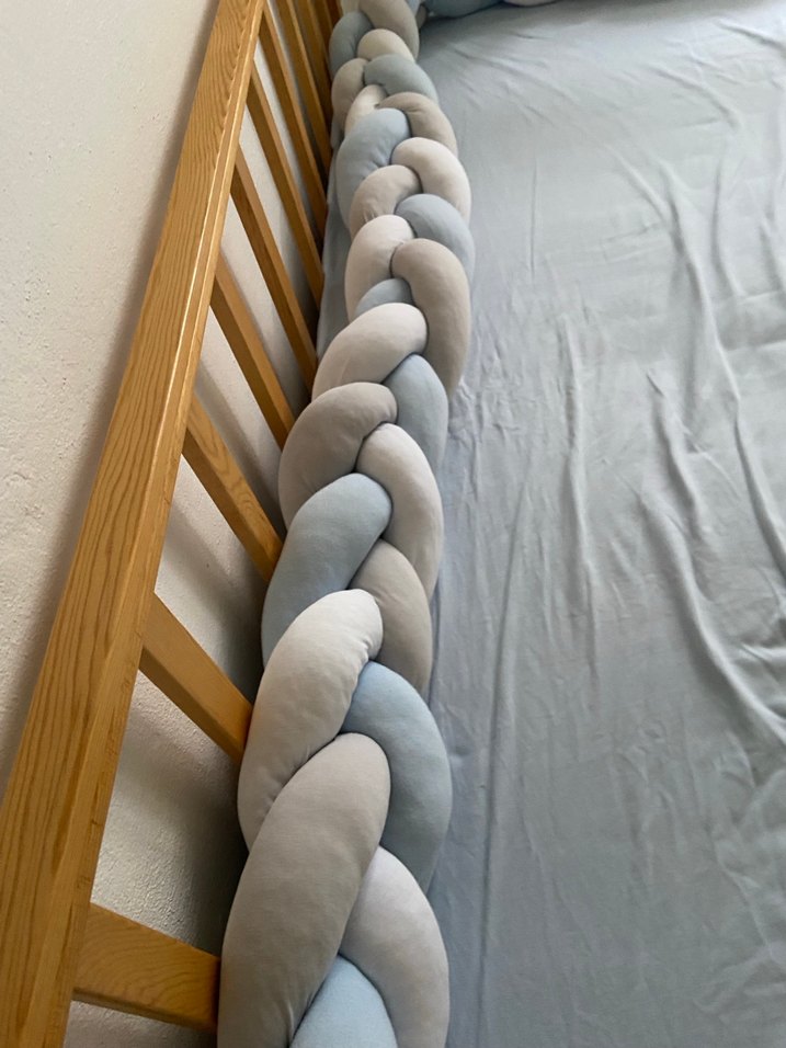 Mavi ve Gri Örgü Bebek Beşiği Kenar Koruyucu makinada yıkanablir - Görsel 2