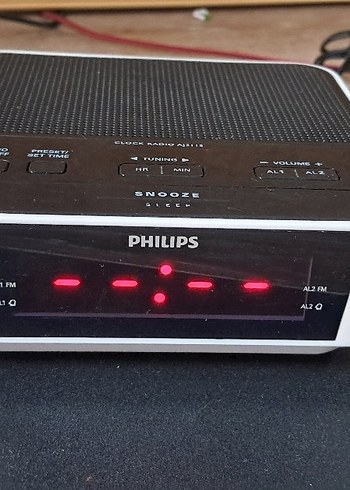 Philips AJ3115 alarmlı radyolu masa saati