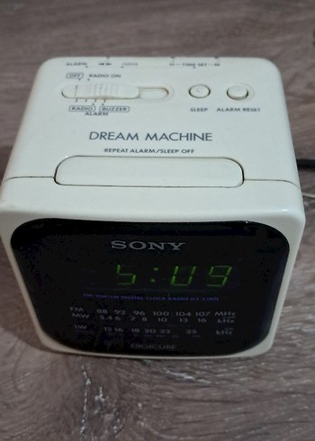 Sony Sony Dream Machine ICF C120L masa saati