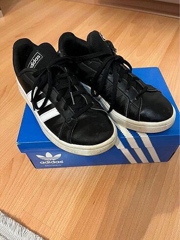 Adidas spor ayakkabı