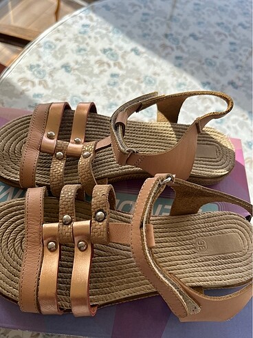 Diğer Sandalet 35-36 numara giyilebilir