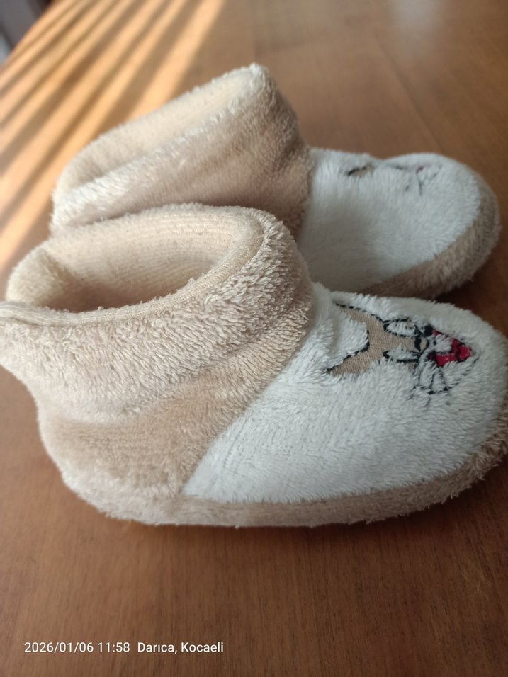 Nakışlı Beyaz Kız Çocuk Ev Terliği - Görsel 3