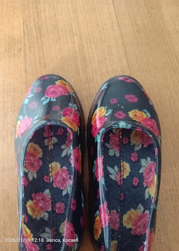 Çiçek Desenli Renkli Kız lastik ayakkabı - Görsel 3