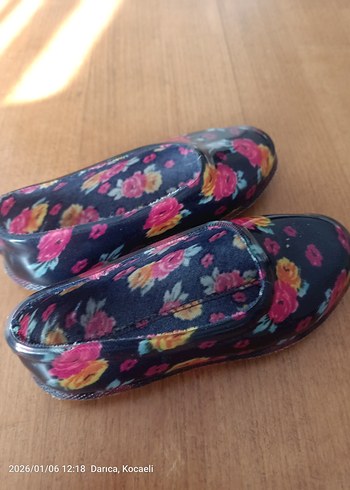 Çiçek Desenli Renkli Kız lastik ayakkabı - Görsel 2