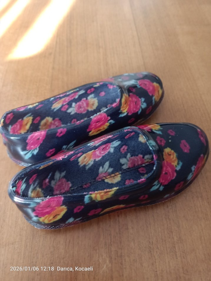 Çiçek Desenli Renkli Kız lastik ayakkabı - Görsel 2