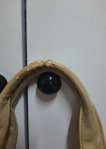 Bej Parlak Deri Tokalı Kadın Çanta - Görsel 3