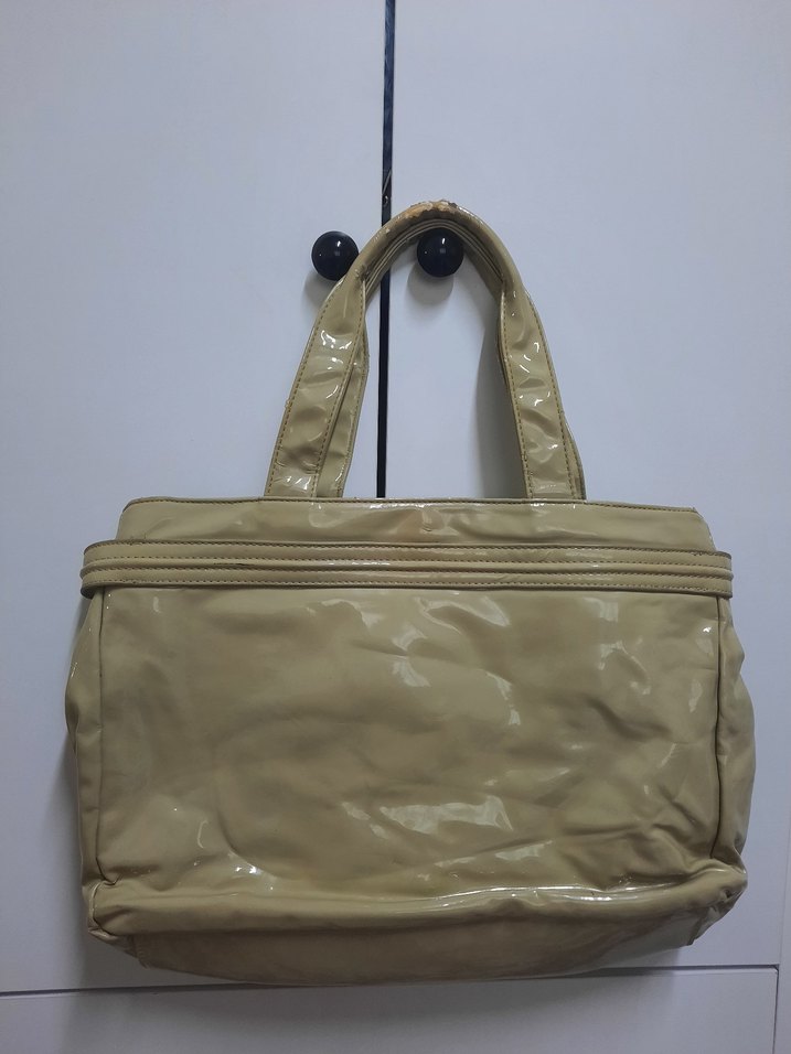 Bej Parlak Deri Tokalı Kadın Çanta - Görsel 2