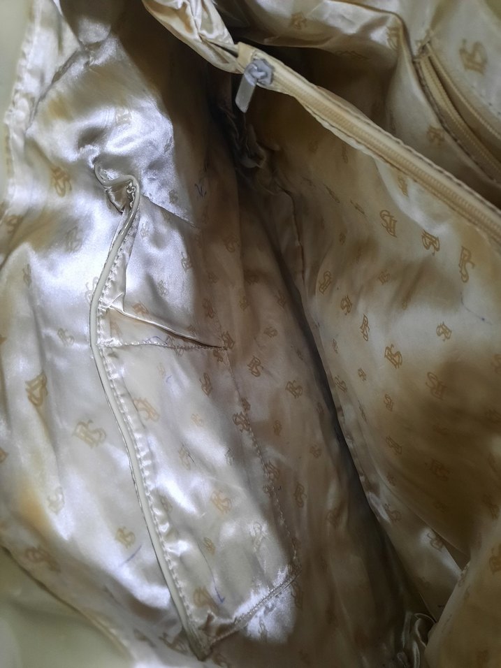 Bej Parlak Deri Tokalı Kadın Çanta - Görsel 4