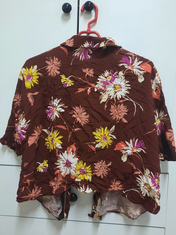 Düğmeli Çiçek Desenli Bohem Kısa Kollu Gömlek - Görsel 2