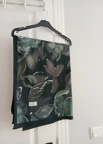 Fresh scarfs Yeşil Desenli İpek Şal