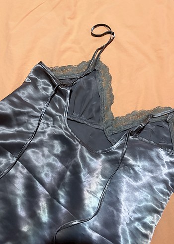 Mavi Parlak Gotik İnce Askılı Midi Gecelik - Görsel 5