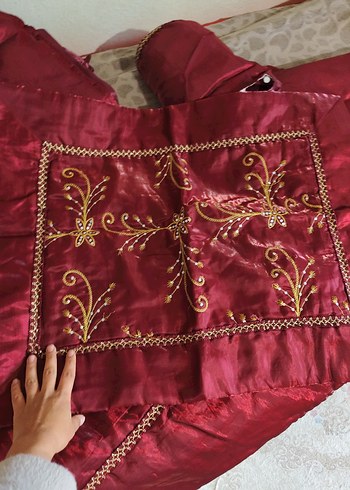 Bordo İşlemeli Parlak Yatak Örtüsü - Görsel 2