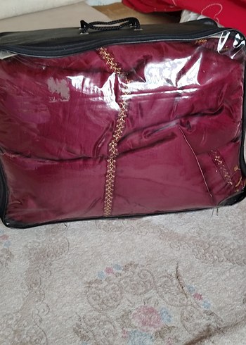 Bordo İşlemeli Parlak Yatak Örtüsü - Görsel 5