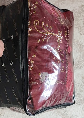 Bordo İşlemeli Parlak Yatak Örtüsü - Görsel 3