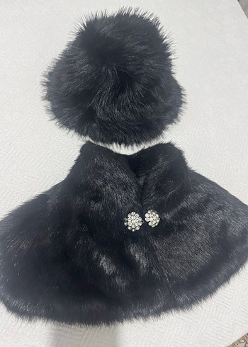 Siyah Kürk Detaylı Mini Kadın Pelerin - Görsel 2