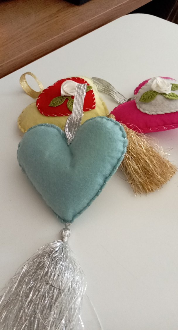 Renkli Kalp Şeklinde iğnedenlik Süsler - Görsel 2