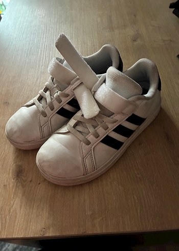 Adidas Erkek Çocuk Beyaz Cırt Cırtlı Spor Ayakkabı