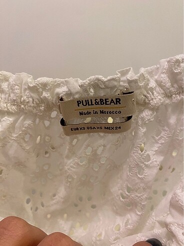 Pull and Bear beyaz delikli, lastikli crop