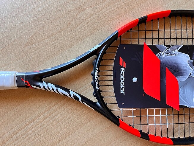 Beden Babolat boost strıke. Sıfır raket.